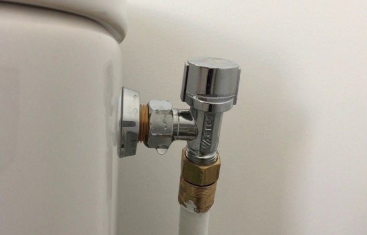 Guide Plomberie - Réparation fuite interne du réservoir toilette