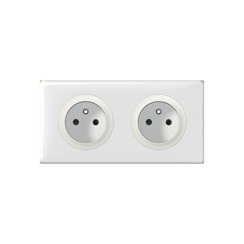 Double prise Legrand Céliane 2x2P+T - Appareillage complet Blanc encastré Double prise Legrand Céliane 2x2P+T - Appareillage complet Blanc encastré